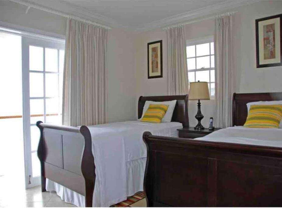 Bianca Bay 3 Bedroom West Coast Beach Front Villa เซนต์เจมส์ ภายนอก รูปภาพ